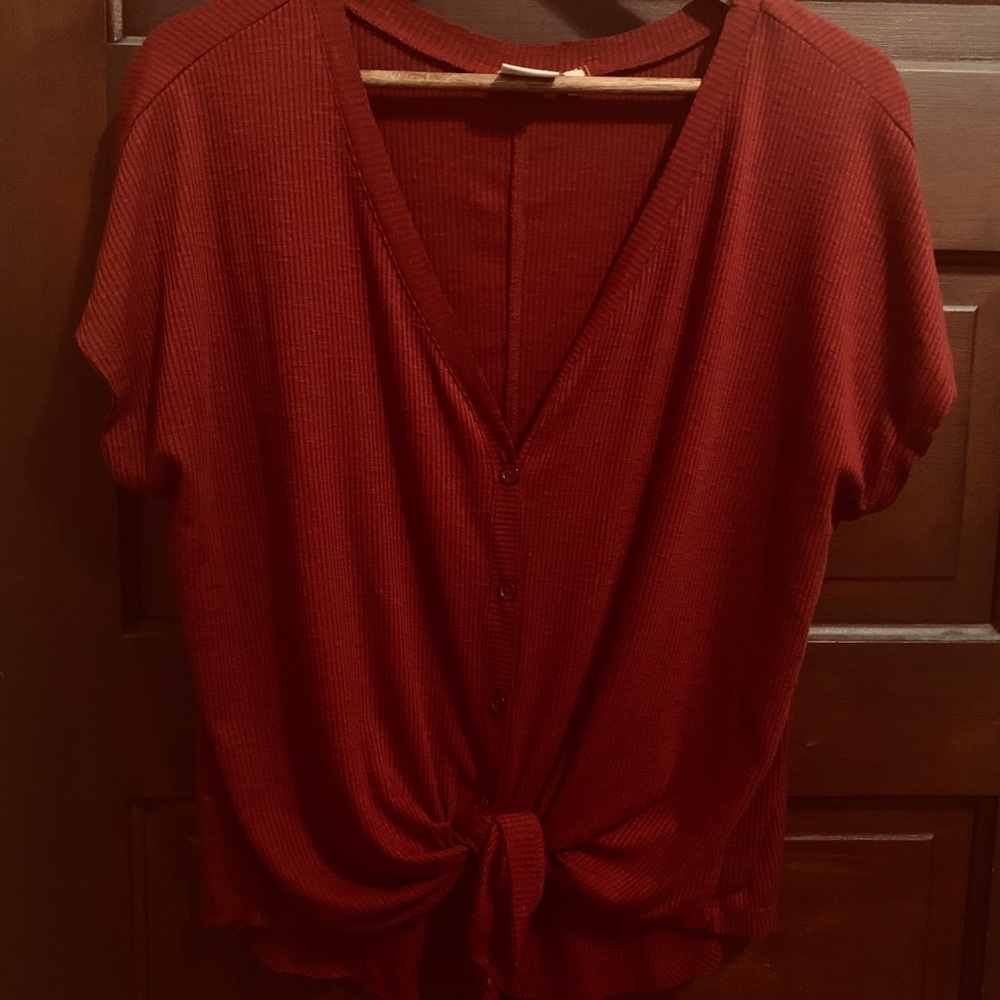Adorable tie front top ☕️